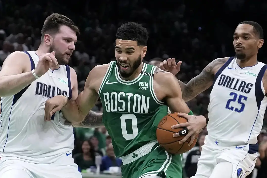 关于土耳其男篮鏖战加拿大男篮，杰伦·布朗关键制胜的信息