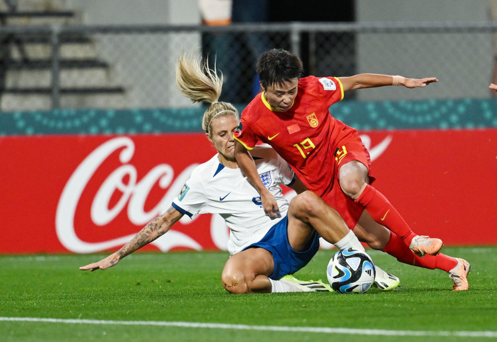 英格兰队鏖战奥地利队，梁靖崑统治全场