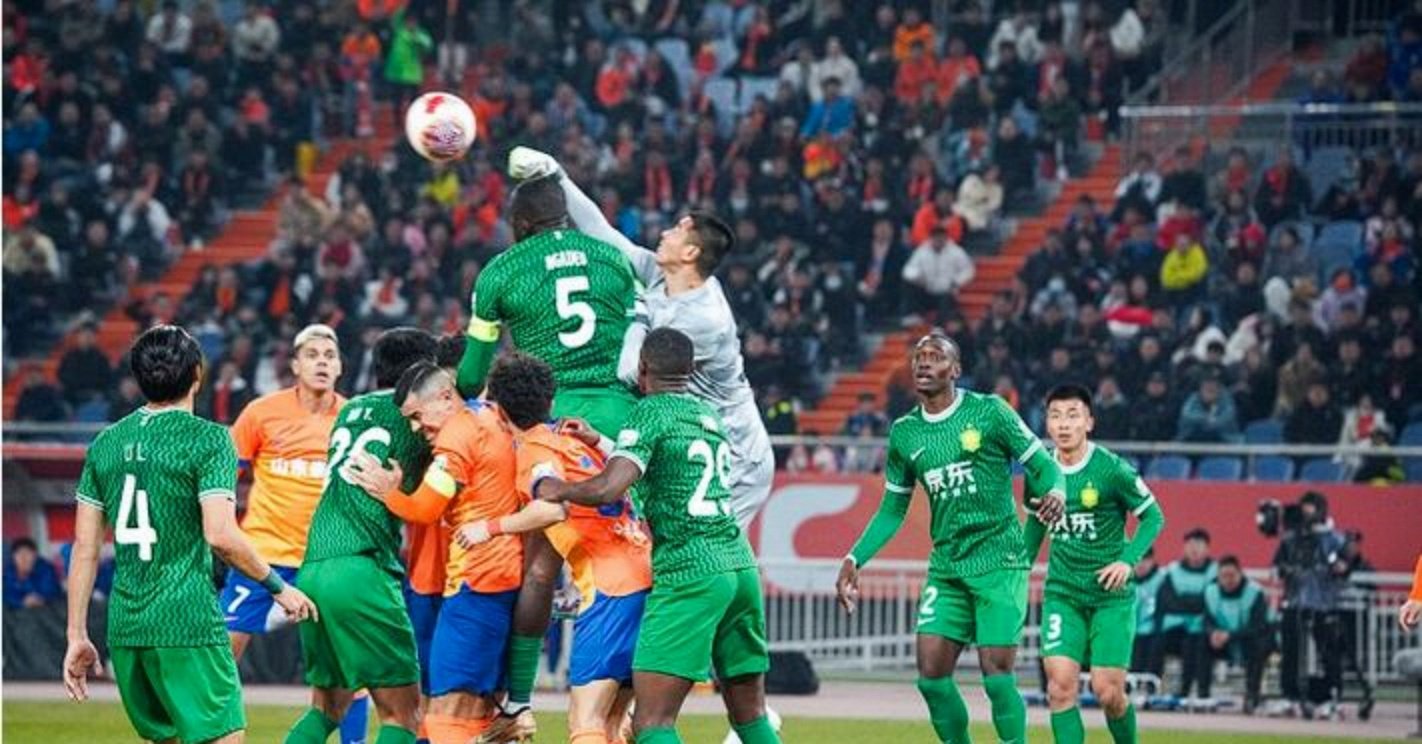 运动员爆发冲突，赛场气氛紧张