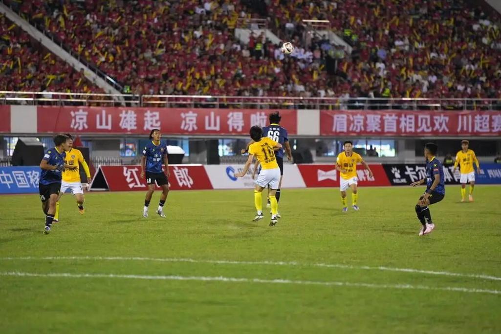 运动员爆发冲突，赛场气氛紧张