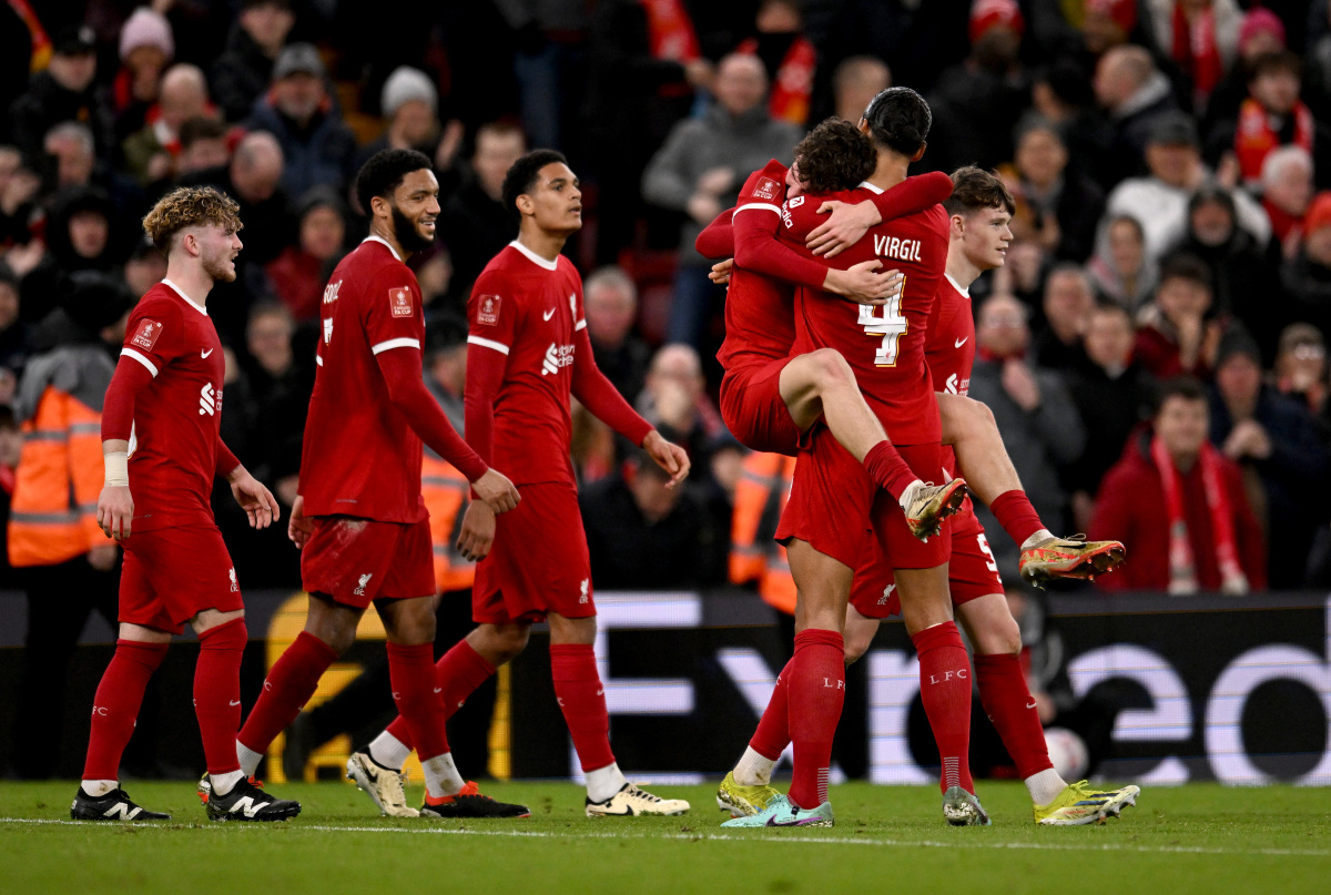 包含西汉姆联客场不敌对手，降入危机的词条