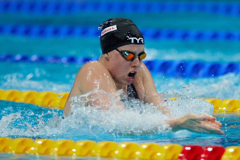 包含斯洛文尼亚游泳选手夺冠，实力雄厚的词条