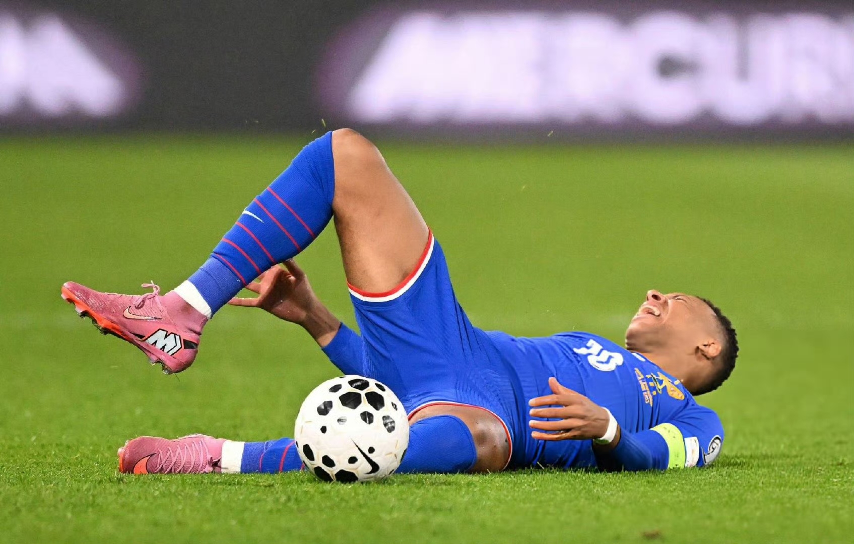 法国轻取英格兰,姆巴佩刷新纪录 法国轻取英格兰,姆巴佩刷新纪录