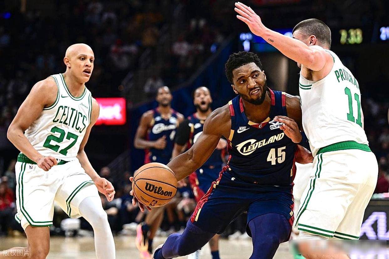 关于希腊男篮血洗篮网，东契奇三分雨点燃全场的信息