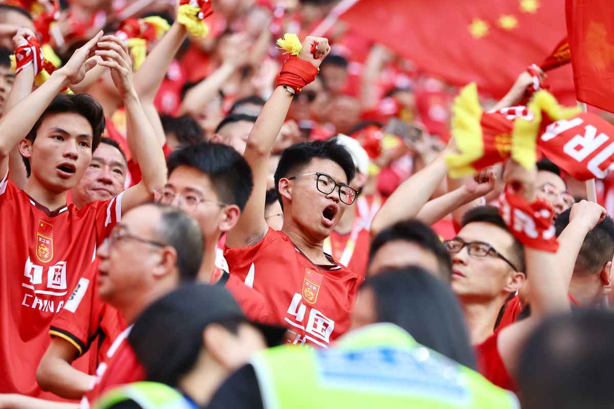 顶级职业足球联赛吸引众多球迷狂热支持的简单介绍