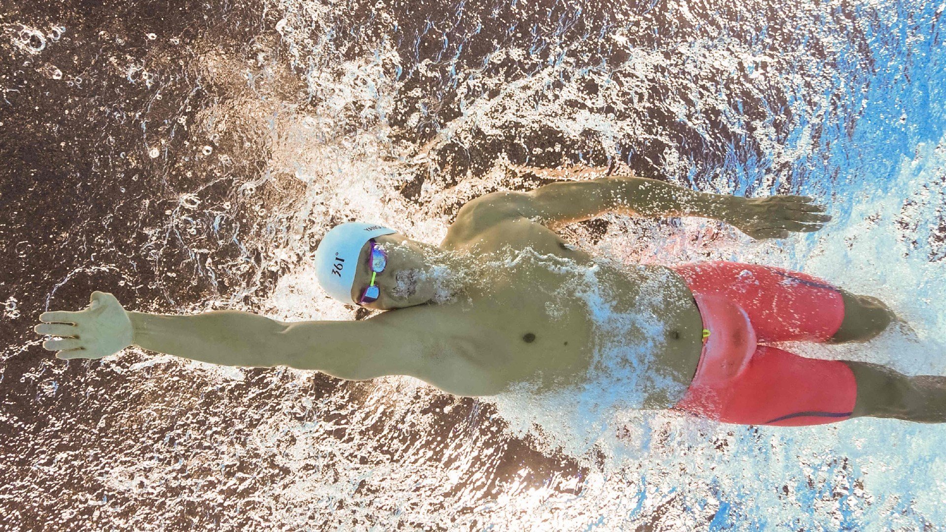 米切尔攻防两端统治，雄鹿力克马刺的战术启示