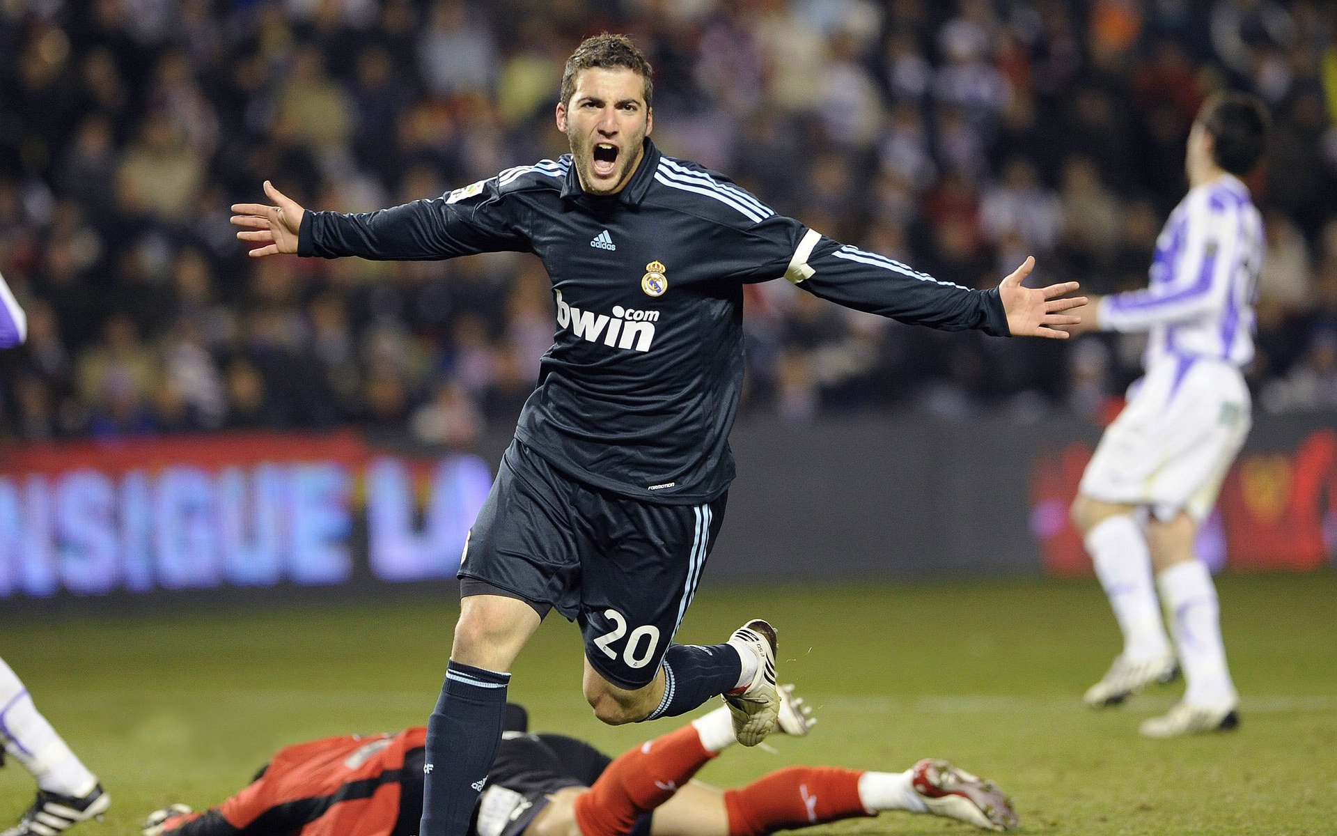 世界杯之夜，保罗的星光如何照亮北美大陆